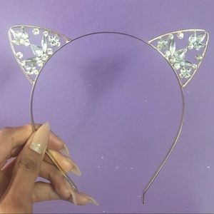 Hair accessory. Bejeweled cat hairs